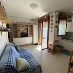 Spacious With Pool Access *