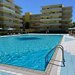 Daire Spacious With Pool Access