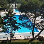 Daire Spacious With Pool Access *