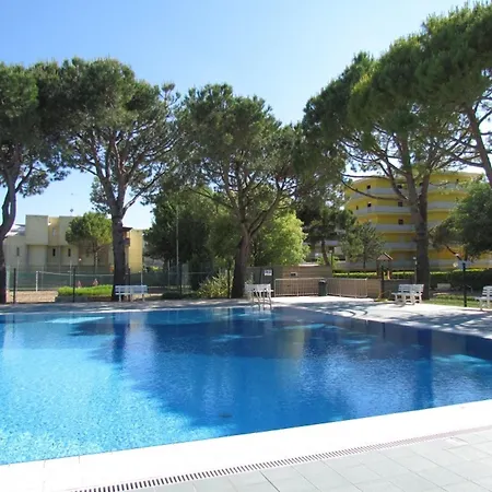 Spacious With Pool Access Daire *