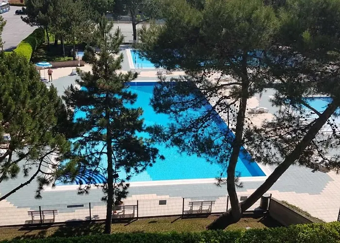 Apartman Spacious With Pool Access *