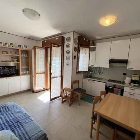 Apartment Spacious With Pool Access