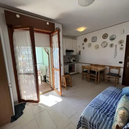 Apartment Spacious With Pool Access